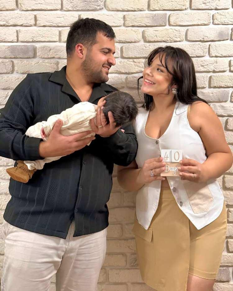 <p><strong>&Ccedil;i&ccedil;eği burnunda anne olan Kandemir, minik oğlu Demir&rsquo;in fotoğrafını sosyal medya hesabından paylaşarak takip&ccedil;ilerine duygu dolu anlar yaşattı.</strong></p>
