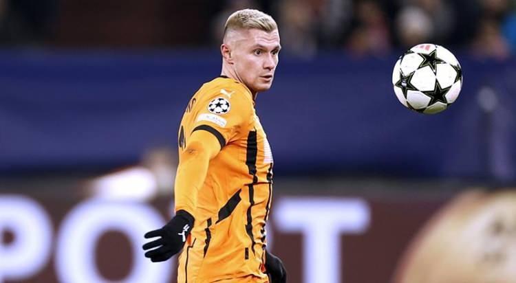 <p>Ukraynalı golcü Danylo Sikan ile ilk bombayı patlatan Trabzonspor, şimdi gözünü kanat transferie çevirdi.<br />
<br />
Bir başka Ukraynalı Oleksandr Zubkov için pazarlıklar devam ediyor. Listedeki diğer isim olan Fiorentina'lı Jonathan Ikone de öncelikli hedeflerden biri konununda.<br />
<br />
(Fanatik)</p>
