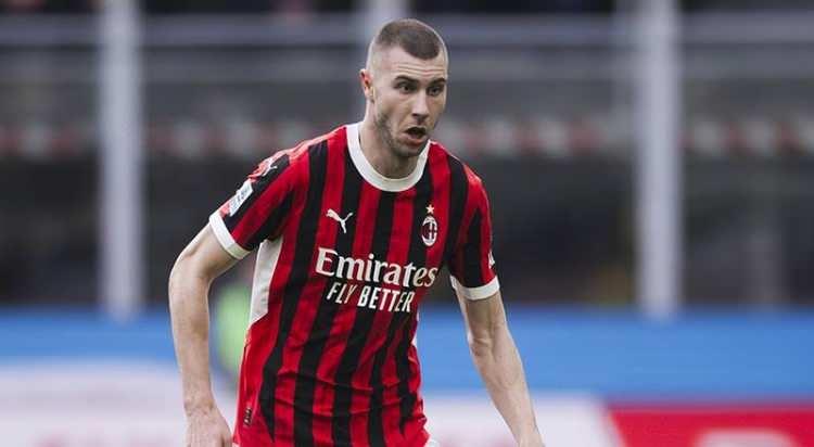 <p>Savunmada Milan'ın yıldızı Strahinja Pavlovic ile son parçayı tamamlamak isteyen sarı kırmızılılar, İtalyan ekibini bekliyor.<br />
<br />
Sırp oyuncu için kiralama teklifinde bulunan Galatasaray yönetimi, Milan'ın savunmaya bir takviye yapması durumunda mutlu sona ulaşacak.<br />
<br />
(Fotomaç)</p>
