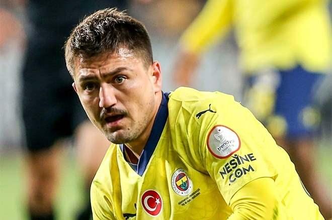 <p>Cengiz Ünder'i kadrosuna katmak isteyen Torino, bir süredir milli futbolcu için Fenerbahçe ile pazarlığını sürdürüyor.<br />
<br />
Torino, Cengiz'i sezon sonuna kadar kiralamak isterken, Fenerbahçe 10 milyon Euro zorunlu satın alma maddesi koydurmak istiyor.<br />
<br />
(Takvim)</p>
