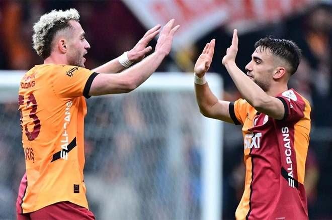 <p>Borussia Dortmund'un Yunus Akgün'e ilgisi var, West Ham ise Barış Alper Yılmaz'ı transfer etmek istiyor.<br />
<br />
Galatasaray ise yerli yıldızlarını kesinlikle ara dönemde göndermeyi düşünmüyor.<br />
<br />
 (Fanatik)</p>
