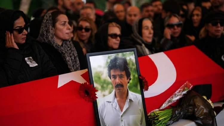 <p>15 Aralık günü apar topar hastaneye kaldırılan ardından hem kalp ameliyatı geçiren hem de böbrek nakli olan Ferdi Tayfur hayatını kaybetmişti. </p>