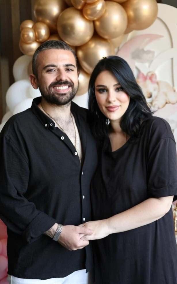 <p>2 Ocak 2025 g&uuml;n&uuml; hayatını kaybeden usta sanat&ccedil;ı Ferdi Tayfur'un k&uuml;s olduğu şarkıcı kızı Tuğ&ccedil;e Tayfur, eşi Muhammet Aydın ile birlikte a&ccedil;tığı ve babasıyla arasının a&ccedil;ılmasına neden olan Tarabya'daki giyim mağazasını kapattı.</p>
