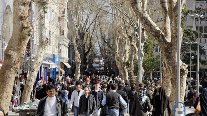 <p>İstanbul'un Pendik ilçesinin nüfusu, 2023 TÜİK verilerine göre 743.774 kişidir.</p>
<p>Pendik, İstanbul'un Anadolu Yakası'nda yer almakta olup, hem konut projeleri hem de ulaşım avantajlarıyla nüfusun yoğun olduğu ilçelerden biridir.</p>
