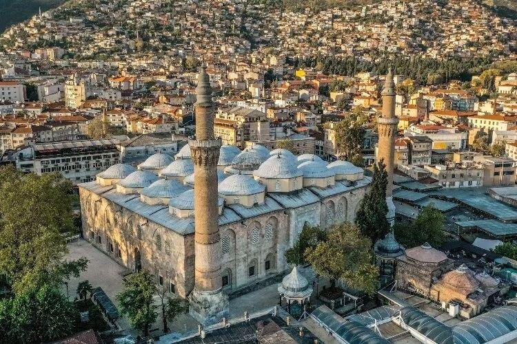 <p>Bursa'nın merkez ilçesi olan Osmangazi, yaklaşık 885.273 bin nüfusa sahiptir.</p>
<p>Tarihi ve kültürel mirasıyla bilinen Osmangazi, Bursa’nın ekonomik ve sosyal yaşamında önemli bir rol oynar.</p>