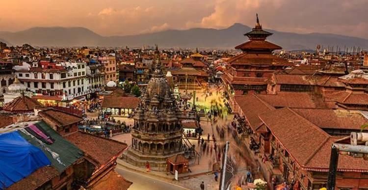 <p><span data-darkreader-inline-color="" style="--darkreader-inline-color:#df5858; color:rgb(178, 34, 34)"><strong>NEPAL</strong></span></p>

<p>Umuma mahsus pasaport hamilleri vizeye tabi olup, vizelerini sınır kapılarında alabilmektedirler. Hizmet, hususi ve diplomatik pasaport hamilleri vizeye tabidir.</p>
