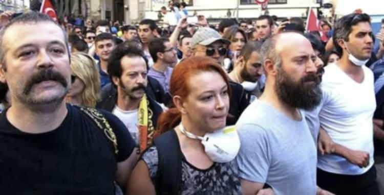 <p>Sağlık kontrolünden geçirilen Barım, Çağlayan'daki İstanbul Adliyesi'ne getirildi.</p>

<p>İfade işlemleri 3 saat süren Barım, tutuklama talebiyle adliyeye sevk edildi.</p>
