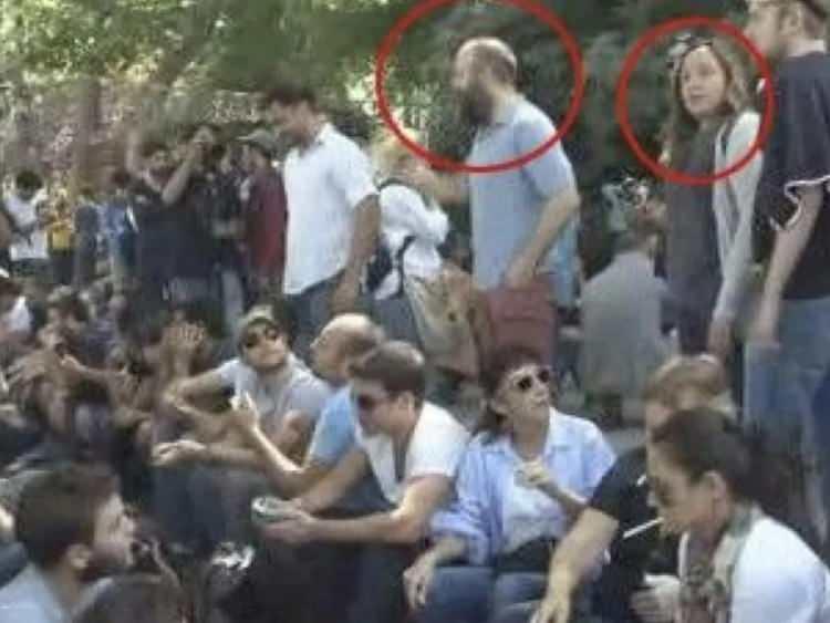 <p>Sulh Ceza Hakimliği tarafından savunması alınan Ayşe Barım, 'Türkiye Cumhuriyeti Hükümetini ortadan kaldırmaya veya görevini yapmasını engellemeye teşebbüs etme' suçundan tutuklandı.</p>

<p> </p>
