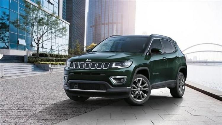 <p>15 - Jeep Compass</p>
<p> </p>
<p>10 üzerinden 7,5 puan alan Jeep Compass listenin en son sırasında yer aldı.</p>
<p> </p>
<p>7,5/10</p>