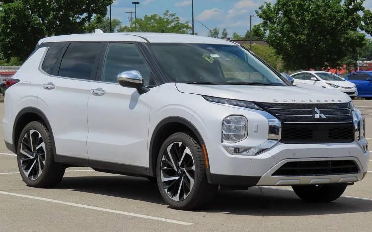 <p>10 - Mitsubishi Outlander</p>
<p> </p>
<p>Uzmanlardan sekiz puan alan Mitsubishi Outlander, 2025'in en iyi SUV araçları listesinde 10. sırada bulunuyor.</p>
<p> </p>
<p>8/10</p>