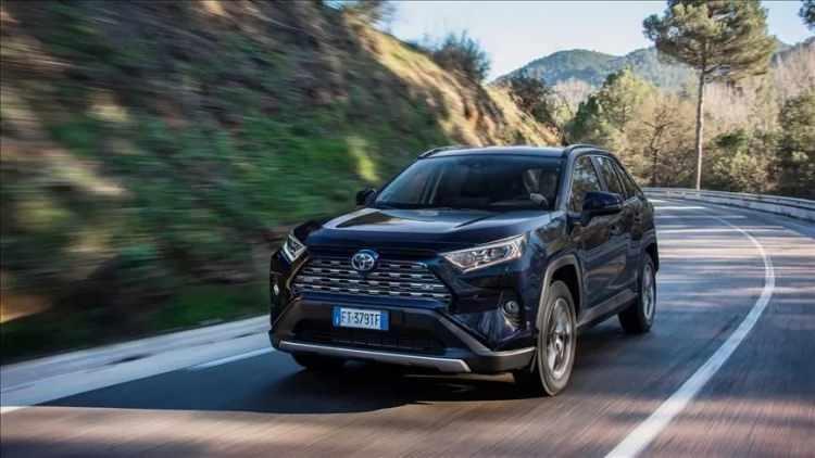 <p>7 - Toyota RAV4</p>
<p> </p>
<p>Listenin yedinci sırasında Toyota RAV4 bulunuyor.</p>
<p> </p>
<p>8/10</p>