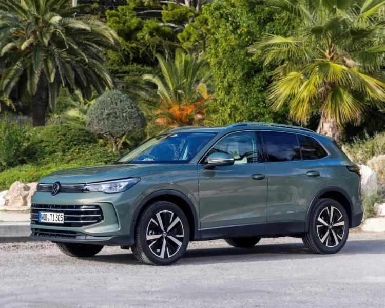 <p>5 - Volkswagen Tiguan</p>
<p> </p>
<p>Zirveye yaklaşırken, listenin beşinci sırasında uzmanlardan dokuz puan alan Volkswagen Tiguan var.</p>
<p> </p>
<p>9/10</p>