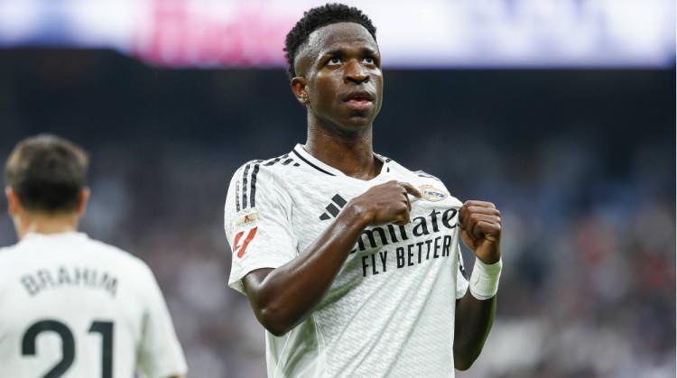 <p>Vinicius'la 5 yıllık sözleşme imzalanmasının planlandığı ve yıldız futbolcuya sezon başına 200 milyon euro önerileceği ifade edildi.</p>
