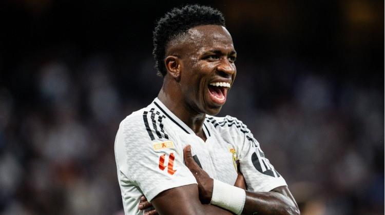 <p>Ancak gelen bu astronomik rakama rağmen Real Madrid'in Vinicius'u satmayı düşünmediği ve bu sezonun sonunda yeni sözleşme görüşmelerine başlamak istediği belirtildi.</p>