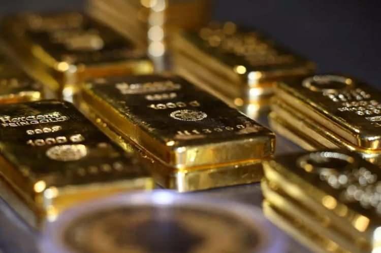 <p>Türkiye Cumhuriyet Merkez Bankası (TCMB) 2024 yılında 74.80 ton net altın alımı yaparak Polonya'nın ardından dünyanın en fazla altın alımı yapan merkez bankası oldu. </p>

<p> </p>

<p>2. Türkiye: 528 ton</p>

<p>75 ton altın alarak rezervlerini önemli ölçüde artırdı.</p>
