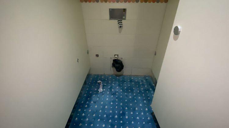 <p><span style="color:rgb(0, 0, 0)">Kemer Kaymakamı Ahmet Solmaz, şikayet sonrası konuyla ivedi olarak ilgilenildiğini ve işletmeye gereken uyarıyı yaptıklarını söyledi.</span></p>
