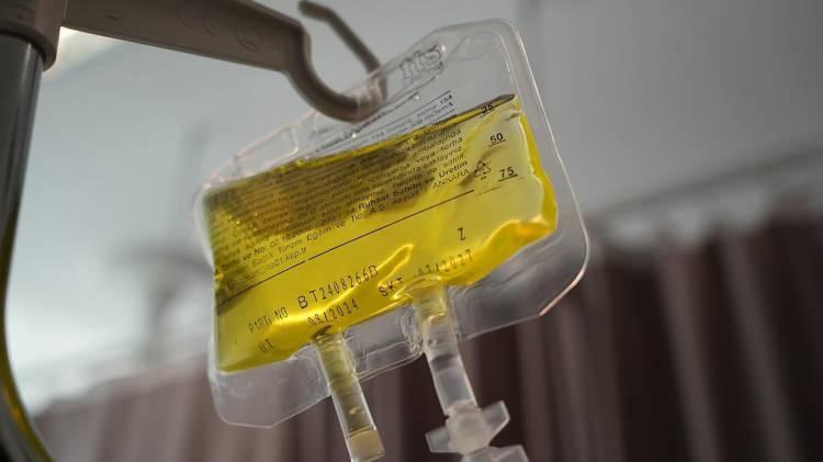 <p>Acil Tıp Uzmanları Derneği Başkan Yardımcısı da olan Çakır, AA muhabirine, grip veya soğuk algınlığının evde ılık içecekleri bol miktarda tüketip ateş düşürücü ve ağrı kesicilerin yanı sıra gerekirse doktor önerisiyle antibiyotik kullanarak kolaylıkla geçebileceğini söyledi.</p>
<p> </p>