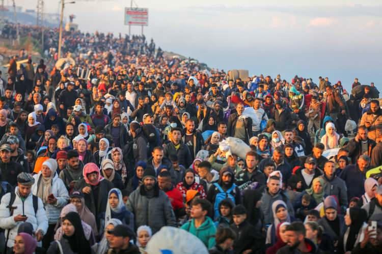<p>ABD Başkanı Donald Trump'ın Gazze nüfusunun büyük bölümünü başka ülkelere "taşıma" planı, Arap ülkeleri ve uluslararası toplum tarafından sert şekilde eleştirilmişti.</p>
