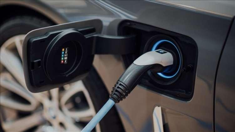 <p>İki araçla yakaladığı 321 bin adetlik satışla en yakın 5 rakipbinin toplam satışlarının üstünde bir başarıya imza atan Tesla, 2025 yılında da yeni model atağı ile pazardaki hakimiyetini sürdürmeyi planlıyor.</p>
