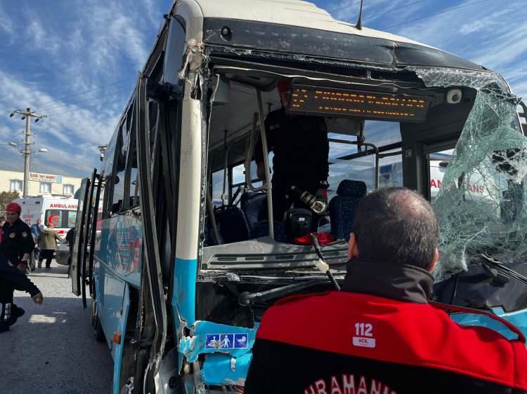 <p>Kahramanmaraş’ta rampa çıkarken geri kayan kum yüklü kamyonun arkadan gelen özel halk otobüsüne çarpması sonucu meydana gelen kazada 11 kişi yaralandı.</p>

<p> </p>
