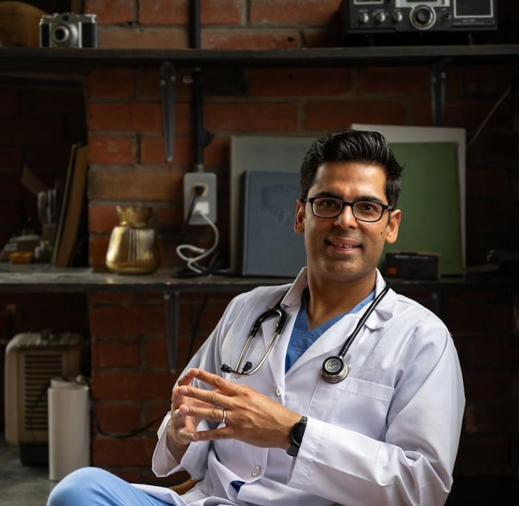 <p>Dr. Sethi, yıpranmış yapışmaz tavaları paslanmaz çelik veya dökme demir pişirme kapları gibi daha güvenli seçeneklerle değiştirmenizi öneriyor.</p>