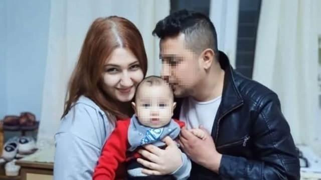 <p>Çakır, bazı vatandaşın ağızdan alacağı ilaç yerine sabah, akşam "sarı serum"la reçete almadan hastalığı geçirmek istediğine ve bunun yanlış olduğuna dikkati çekerek, talebi karşılanmadığında hekimin vatandaşla karşı karşıya kaldığının altını çizdi.</p>
<p><em><strong>(Fotoğraftaki; Afyonkarahisar'da eczanede uygulanan Sarı serumun ardından vefat eden 22 yaşındaki Selinay Fidancan.)</strong></em></p>