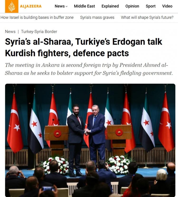 <p>AJ JAZEERA’DAN “TÜRKİYE’NİN TARİHİ DURUŞU” VURGUSU</p>

<p> </p>

<p>Katar merkezli Al Jazerra televizyonu, Erdoğan ile Şara’nın ortak basın toplantısını canlı yayınlarken, Erdoğan'ın Suriye'ye verdiği destek mesajları ve Şara’nın, "Türkiye'nin tarihi duruşuna" dair övgüsü öne çıkarıldı.</p>

<p>El Arabi televizyonu da ziyareti "bölgesel istikrar açısından kritik bir adım" olarak nitelendirdi.</p>
