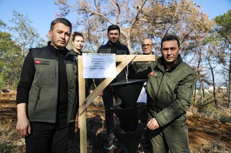 <p>Özellikle Antalya'nın batısındaki ormanlarda yoğun görülen kuruma için Tarım ve Orman Bakanlığı'ndan uzmanlar yerinde inceleme yapıp, rapor hazırladı.</p>
