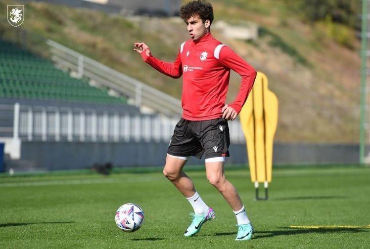 <p>Ünlü İtalyan gazeteci Di Marzio, Galatasaray'ın 20 yaşındaki savunma oyuncusu için Empoli ile temasa geçtiğini duyurdu.</p>