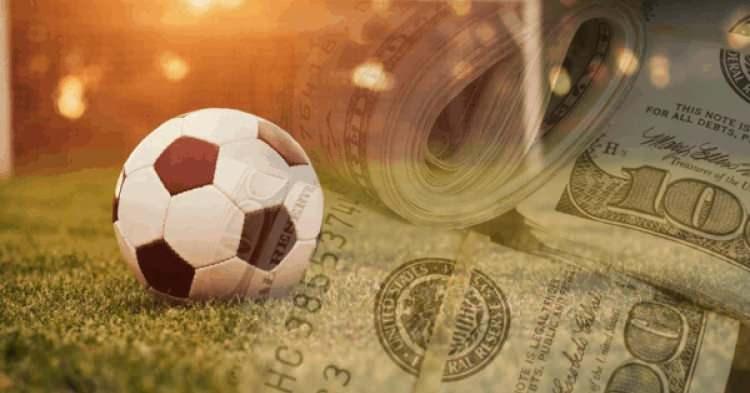 <p>Araştırmaya göre, 2023-2024 sezonunda Deloitte Futbol Para Ligi kulüpleri, bir önceki sezona göre yüzde 6 artışla toplamda 11,2 milyar euro gelir elde ederek, rekor kırdı.</p>
