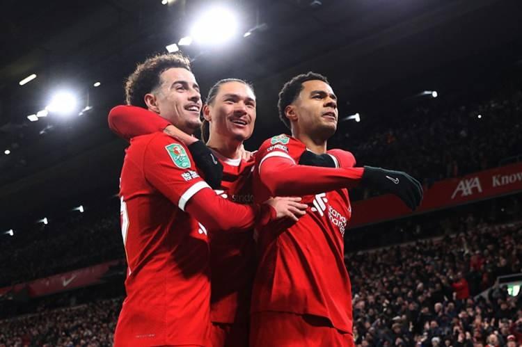 <p>8- Liverpool | 715 milyon euro</p>
