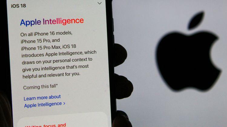 <p>Teknoloji devi son olarak iOS 18.2.1 sürümü için de imzalamayı durdurdu. Eğer iPhone’ları iOS 18.3 güncellemesine yükselttiyseniz, ne yazık ki artık iOS 18.2.1 veya daha önceki sürümlere dönüş yapılması mümkün olmayacak.</p>