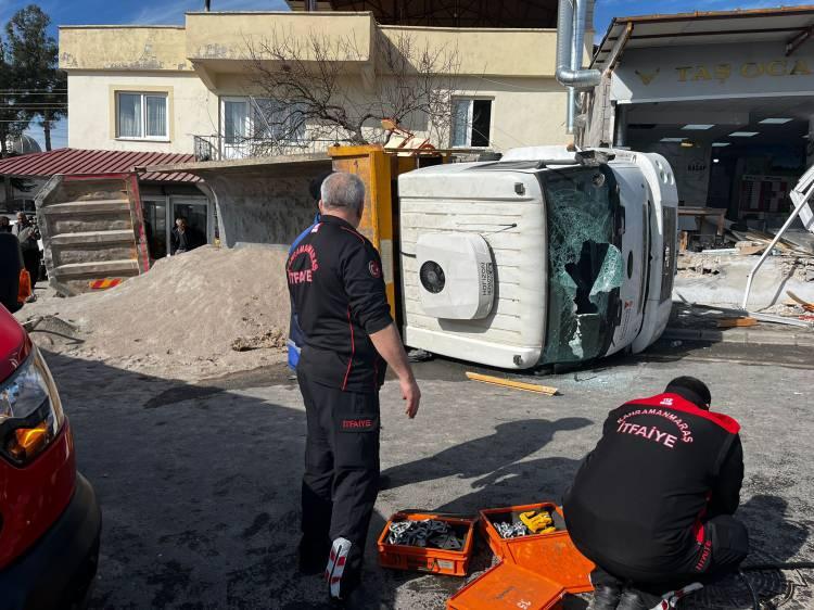 <p>Bu sırada kamyonun geldiğini fark eden M.G., kullandığı 46 H 0239 plakalı özel halk otobüsünü durdurup geri manevra yaptı. </p>
