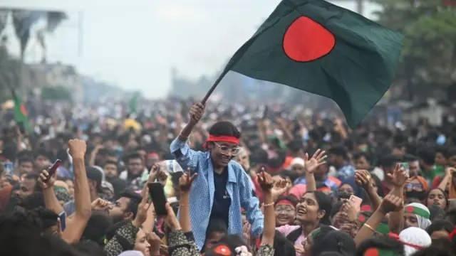 <p><span style="color:#B22222"><strong>6) BANGLADEŞ</strong></span></p>