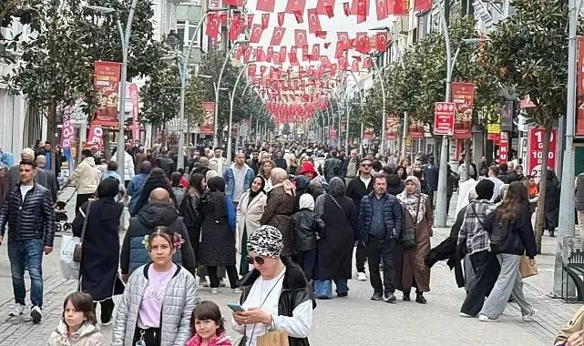 <p>Kastamonu 381.991<br />
<br />
Kırklareli 379.031<br />
<br />
Uşak 375.310<br />
<br />
Niğde 372.708<br />
<br />
Bitlis 359.808</p>
