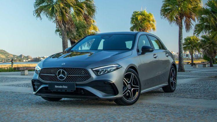 <p><span style="color:#B22222"><strong>MERCEDES'İN EN UCUZ ARABASI</strong></span></p>
<p> </p>
<p><strong><span style="color:#B22222">A200 AMG</span> | 2.547.200 TL</strong></p>