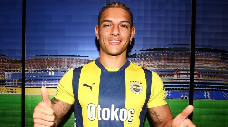 <p>* Diego Carlos > Fenerbahçe<br />
<br />
Geldiği takım:  Aston Villa</p>
