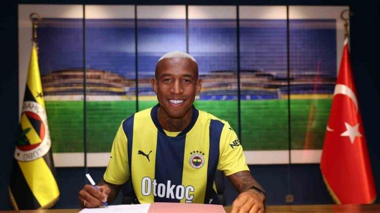 <p>* Anderson Talisca > Fenerbahçe<br />
<br />
Geldiği takım: Al Nassr</p>
