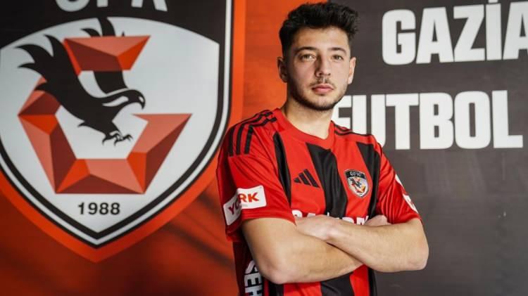 <p>* Muhammed Gümüşkaya > Gaziantep FK<br />
<br />
Geldiği takım: Westerlo</p>

