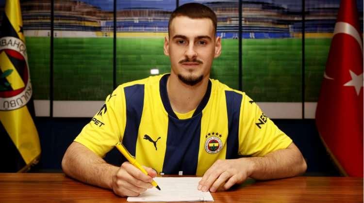 <p>* Ognjen Mimovic > Fenerbahçe<br />
<br />
Geldiği takım: Kızılyıldız</p>
