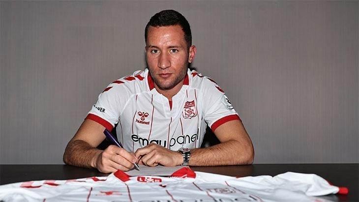 <p>* Veljko Simic > Sivasspor<br />
<br />
Geldiği takım: Omania Lefkoşa</p>
