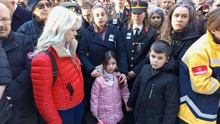 <p>Evlilik yıl dönümünde şehit olan Binbaşı Yetişen'in naaşı, Şırnak 23'üncü Piyade Tümen Komutanlığı'ndaki törenin ardından memleketi Aydın'a getirildi.</p>

<p> </p>
