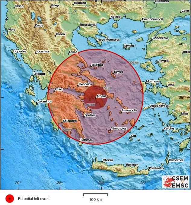 <p> Ege'deki Santorini Adası'nda artan sismik hareketlilik sebebiyle bölgeden çok sayıda kişi ayrıldı.</p>
