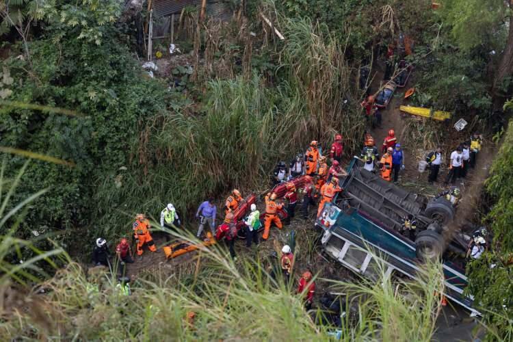 <p><strong>YOLCU OTOBÜSÜ KÖPRÜDEN DÜŞTÜ</strong></p>

<p><br />
Guatemala'nın başkenti Guatemala'da 75 kişiyi taşıyan bir yolcu otobüsü, Puente Belice otoyol köprüsünden dereye düştü. </p>

<p> </p>
