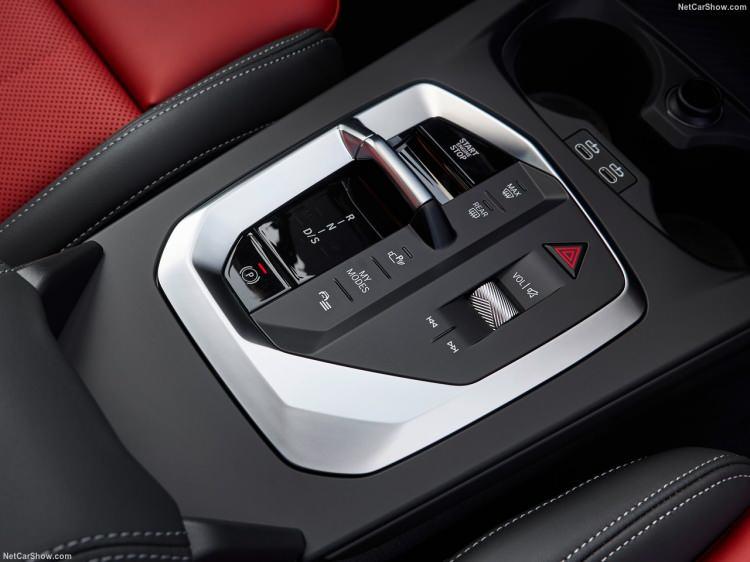 <p>Yüksek performanslı mild hybrid-benzinli motoru ile BMW’nin 220 Gran Coupé, 100 km’de ortalama 5.2 - 5.8 litre yakıt tüketimiyle güçlü ve ekonomik bir performans sunuyor.</p>