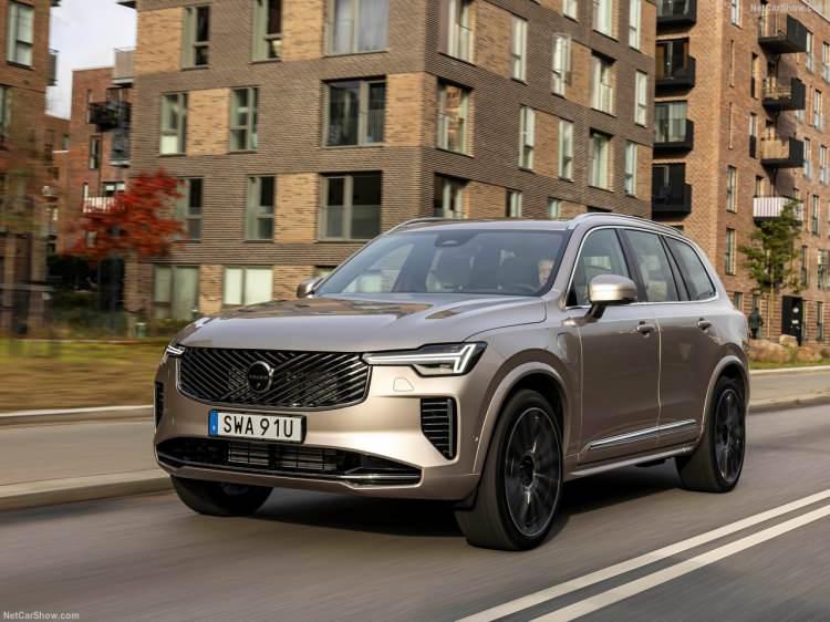 <p>Sınırlı sayıda otomobilde sunulmak üzere Volvo XC90 B5 Mild Hybrid modeli 6 milyon 790 bin lira, Volvo XC90 T8 Plug-in Hybrid modeli ise 7 milyon 570 bin lira fiyatıyla satışa sunulacak.</p>
