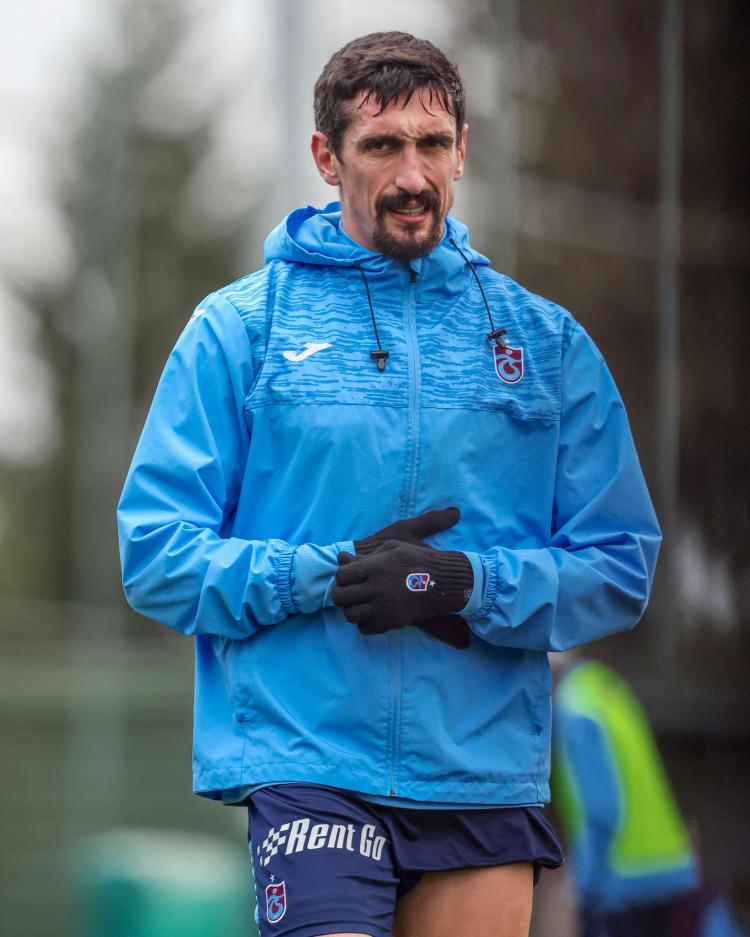 <p>Stefan Savic - Trabzonspor<br />
<br />
2.5 milyon Euro</p>

