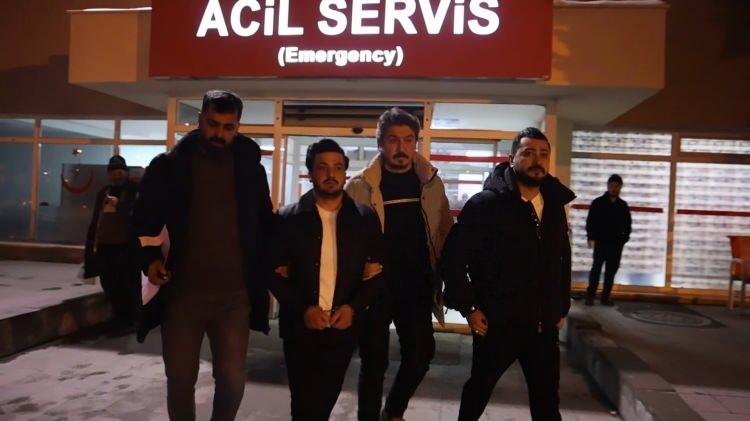 <p><span style="color:#A52A2A"><strong>KURŞUN YAĞMURUNA TUTTU </strong></span></p>
<p>Emre Y., genç kadına silahla ateş ederek ağır yaraladı. </p>