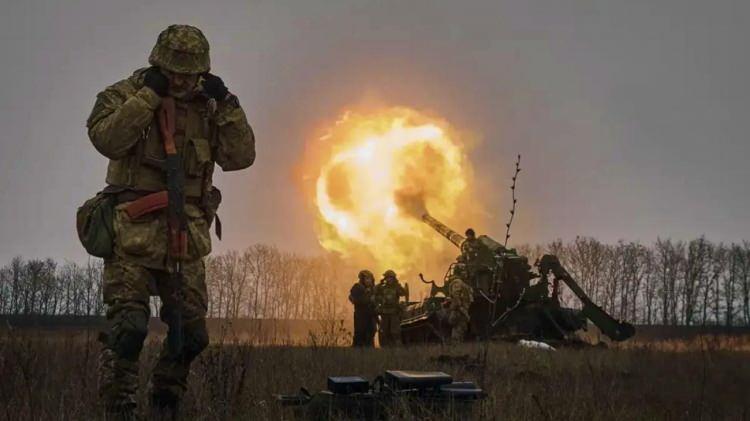 <p>Stratejik Araştırmalar ve Güvenlik Enstitüsü'nden Lisyansky'ye göre, 2023 yılı sonunda işgal altındaki Luhansk bölgesine yapılan toplam ithalatın %60'ı Çin'den geldi. Bu ithalat, gıda, elektrikli makineler, kara taşımacılığı ekipmanları ve kimyasal ürünleri kapsıyor.</p>