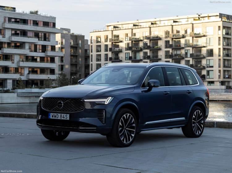 <p>Düzenlenen basın toplantısında konuşan Volvo Car Türkiye Genel Müdürü Alican Emiroğlu, yeni Volvo XC90'ın, güvenlik, konfor ve sürdürülebilirlik alanlarında çıtayı her zaman daha yükseğe taşımayı başaran bir model olduğunu belirtti.</p>